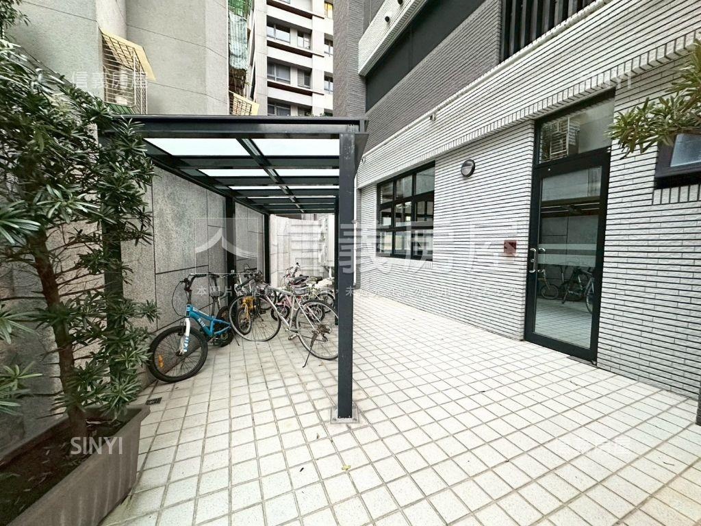 專任東湖麗園三房坡平車位房屋室內格局與周邊環境