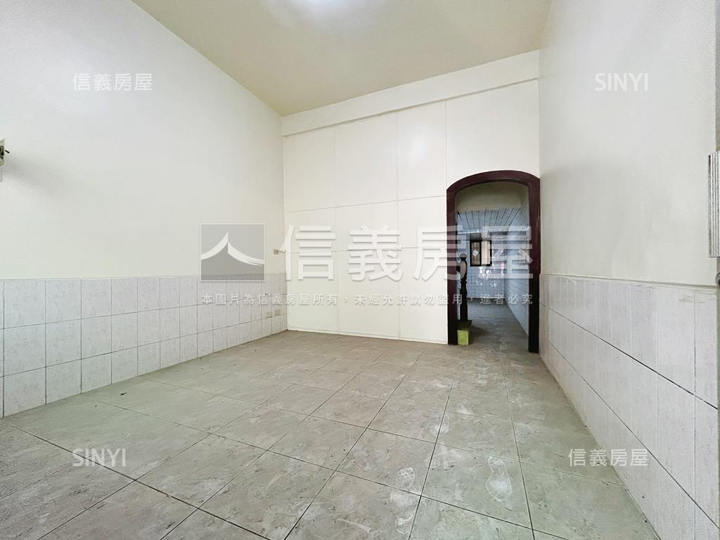 近鳳山國中活巷透天房屋室內格局與周邊環境