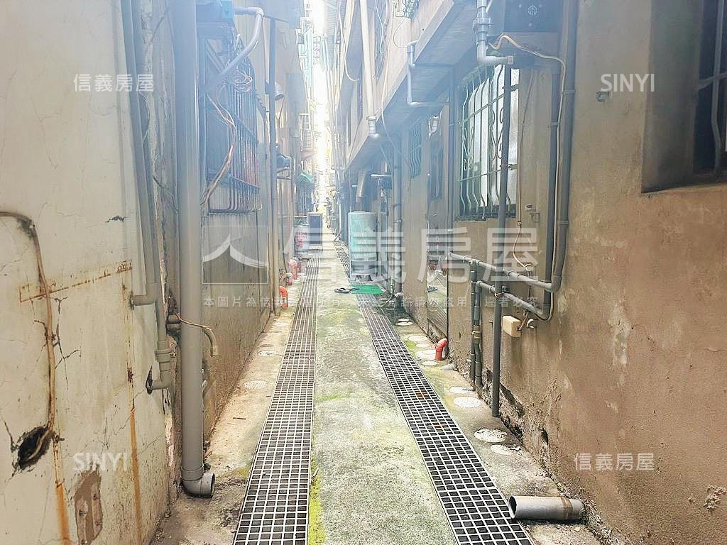 近鳳山國中活巷透天房屋室內格局與周邊環境