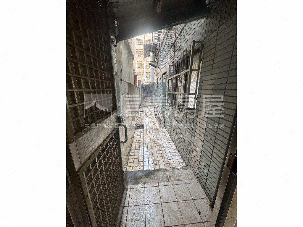 福德正路大面寬金樓店房屋室內格局與周邊環境