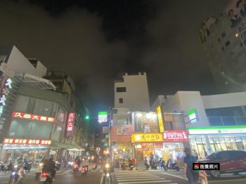 正國華街角窗時尚民宿