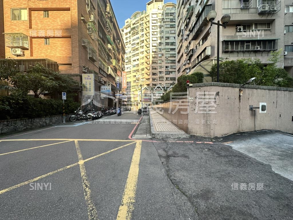 海牙坡平車位稀有釋出房屋室內格局與周邊環境