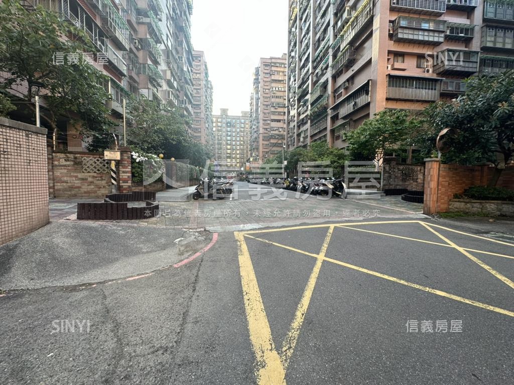 海牙坡平車位稀有釋出房屋室內格局與周邊環境