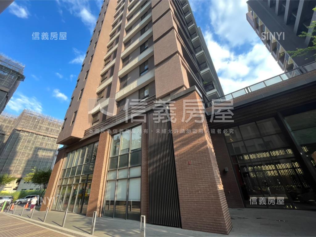 總太織築次頂樓美三房房屋室內格局與周邊環境