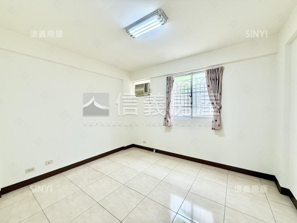 中正預校臨路質感車庫透天房屋室內格局與周邊環境