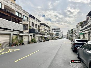 中正預校臨路質感車庫透天