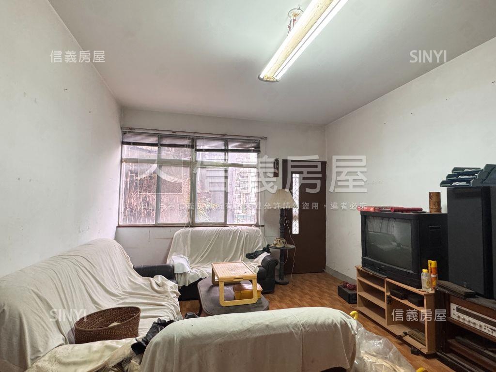 近運動中心方正二樓房屋室內格局與周邊環境