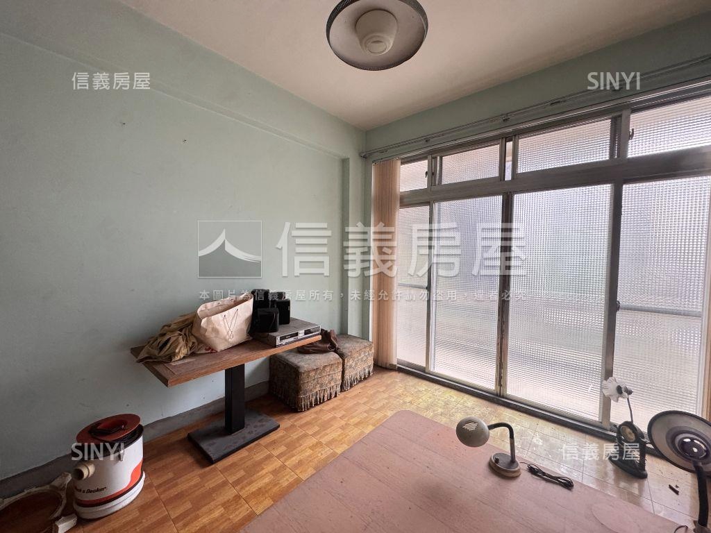 近運動中心方正二樓房屋室內格局與周邊環境