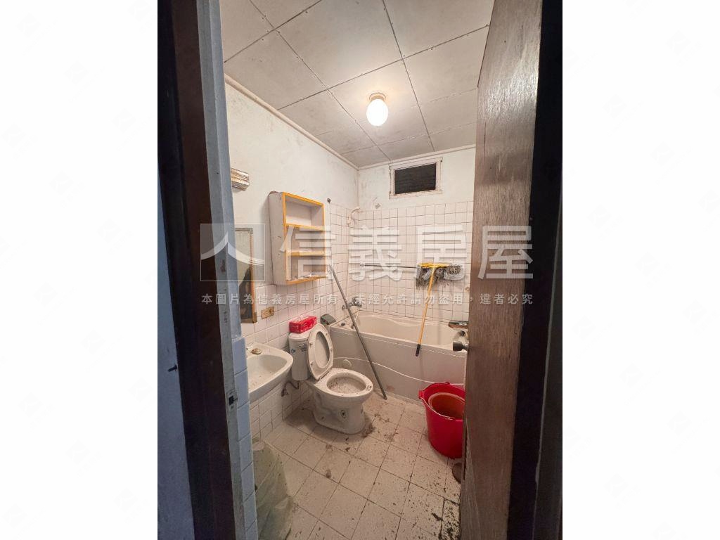 近運動中心方正二樓房屋室內格局與周邊環境