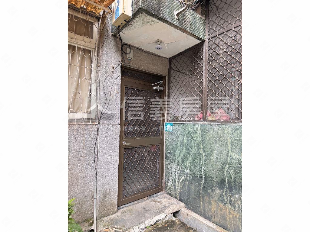 近運動中心方正二樓房屋室內格局與周邊環境