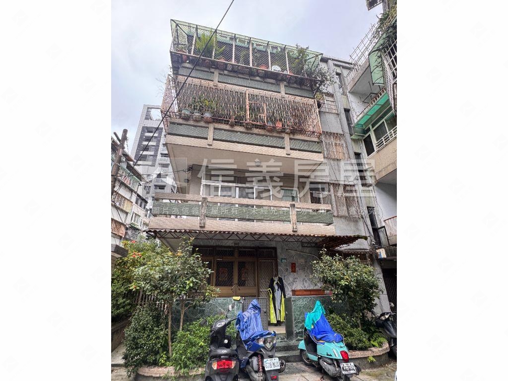 近運動中心方正二樓房屋室內格局與周邊環境