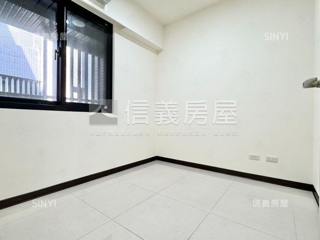 頂峰豪景三房平車房屋室內格局與周邊環境