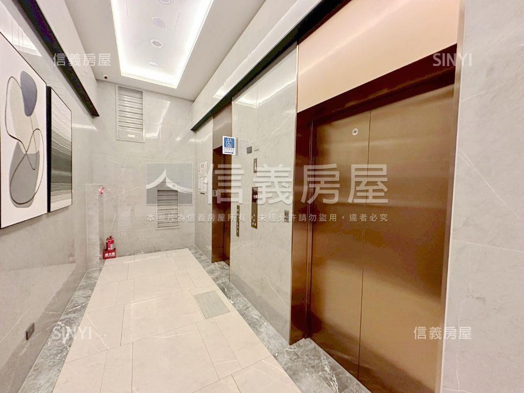 芬蘭極光漂亮大空間房屋室內格局與周邊環境