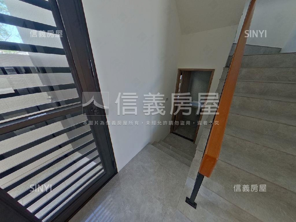 伸港公所旁全新邊間別墅房屋室內格局與周邊環境