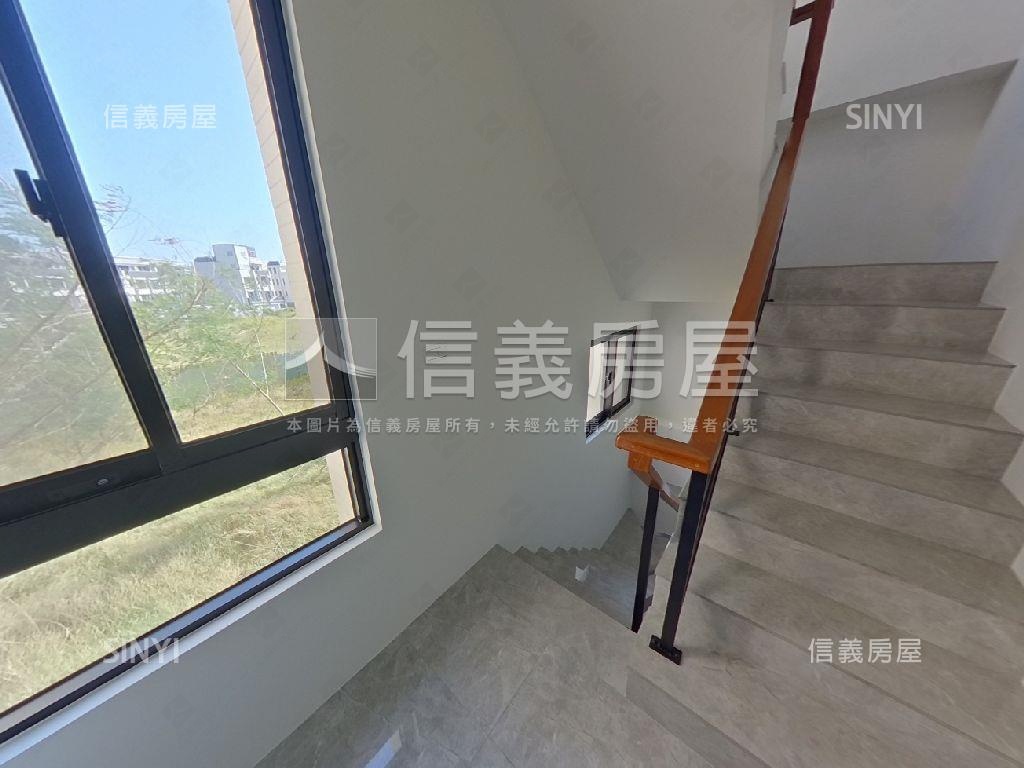 伸港公所旁全新邊間別墅房屋室內格局與周邊環境