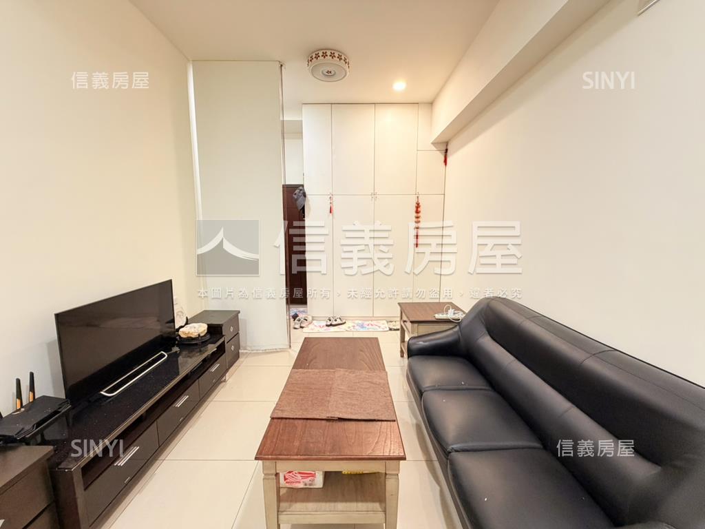 伯爵挑高兩房車位房屋室內格局與周邊環境