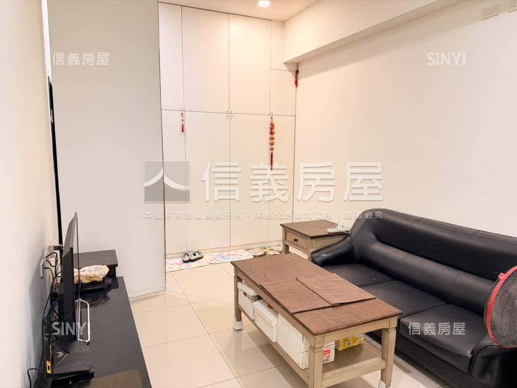伯爵挑高兩房車位房屋室內格局與周邊環境