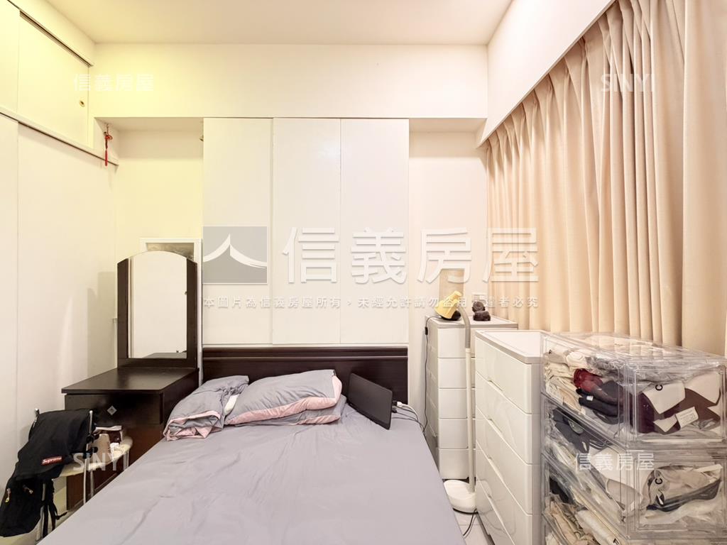 伯爵挑高兩房車位房屋室內格局與周邊環境