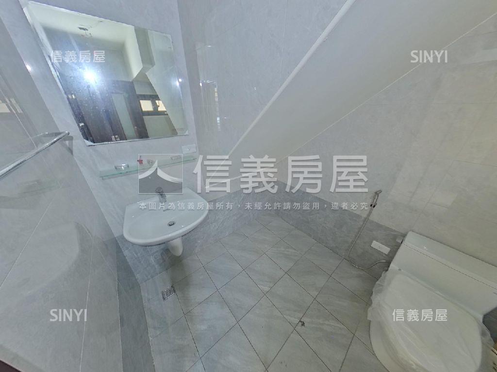 近忠孝國小大面寬美墅房屋室內格局與周邊環境