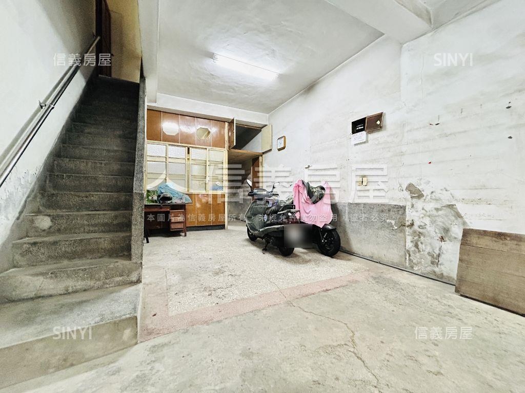 忠孝路透天房屋室內格局與周邊環境
