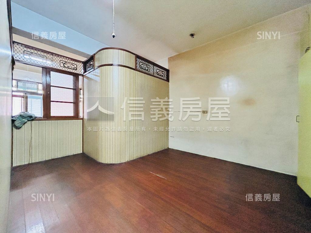忠孝路透天房屋室內格局與周邊環境