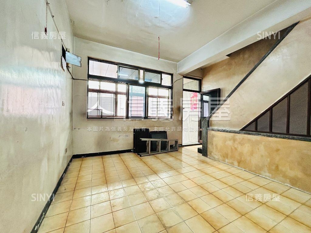 忠孝路透天房屋室內格局與周邊環境