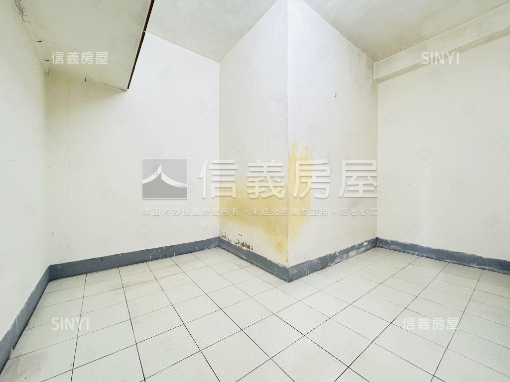 忠孝路透天房屋室內格局與周邊環境
