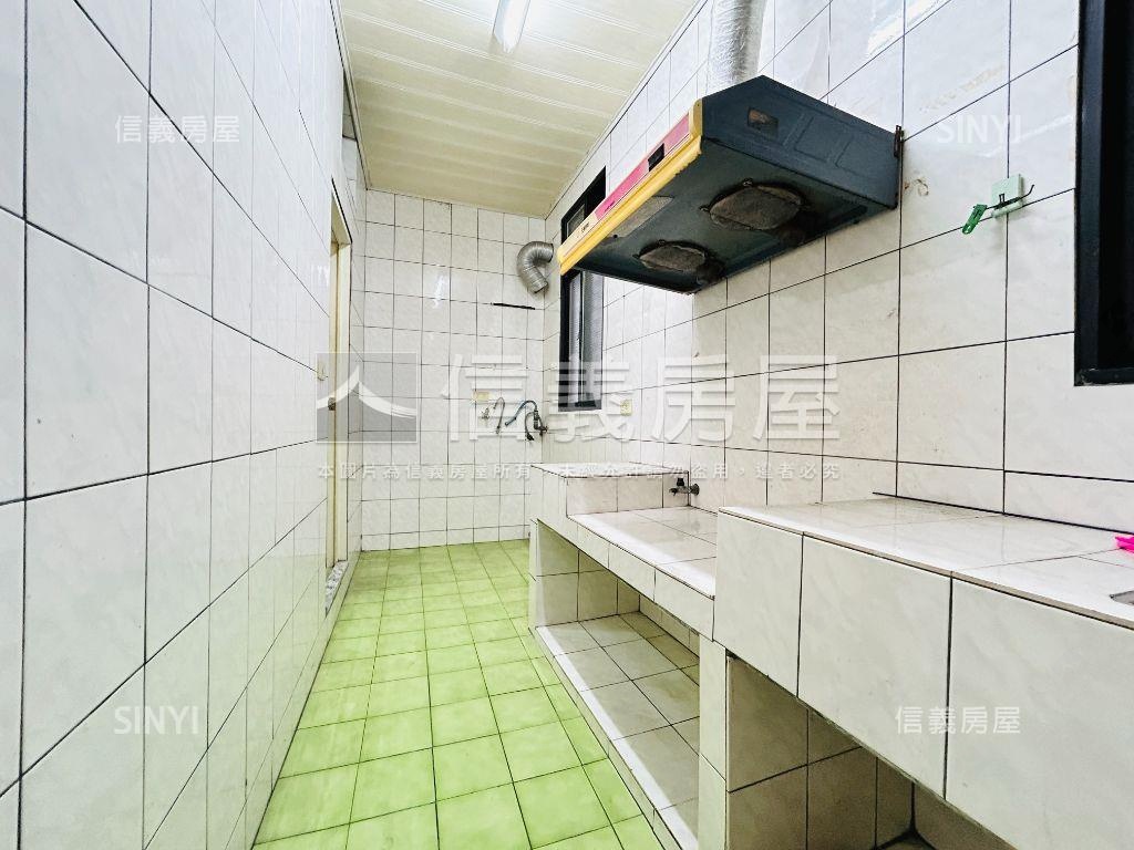 忠孝路透天房屋室內格局與周邊環境