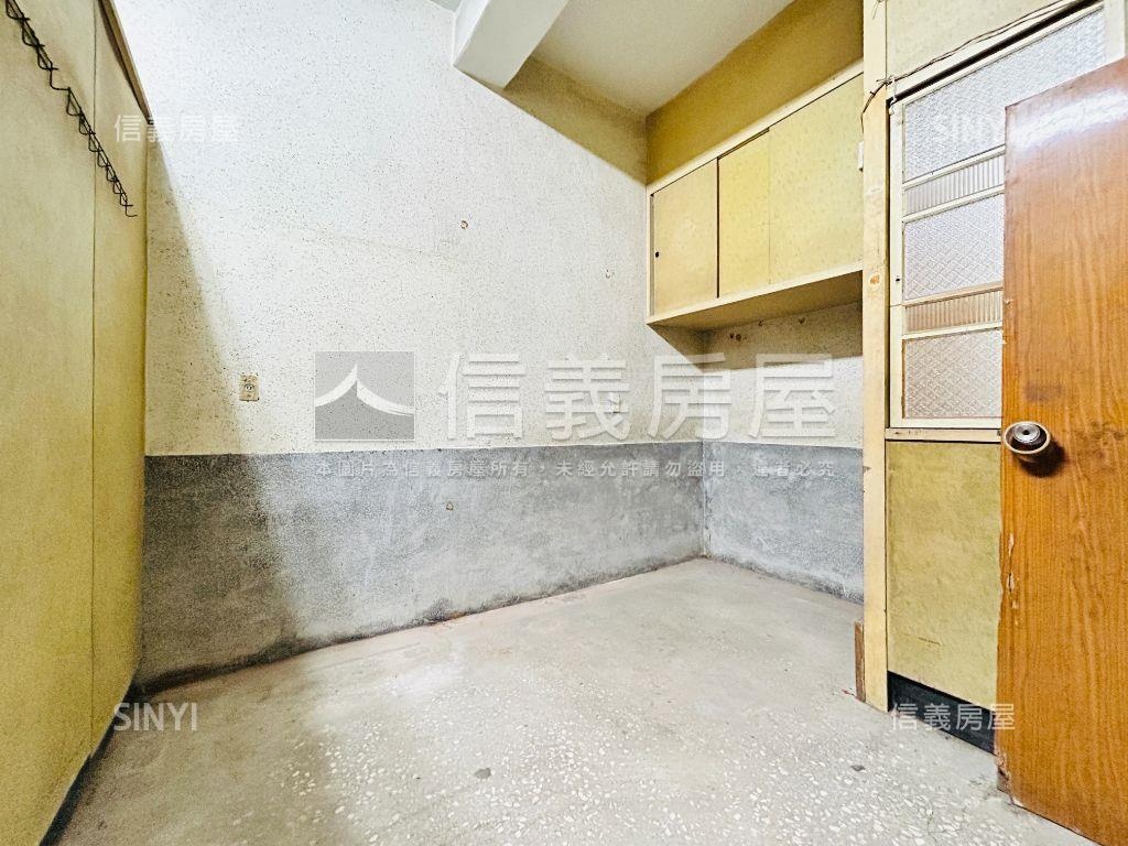 忠孝路透天房屋室內格局與周邊環境
