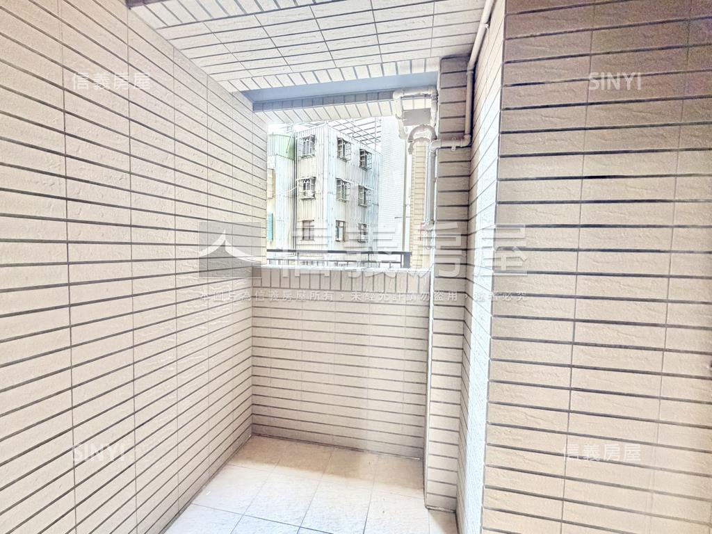 新板宸．氣派三房房屋室內格局與周邊環境