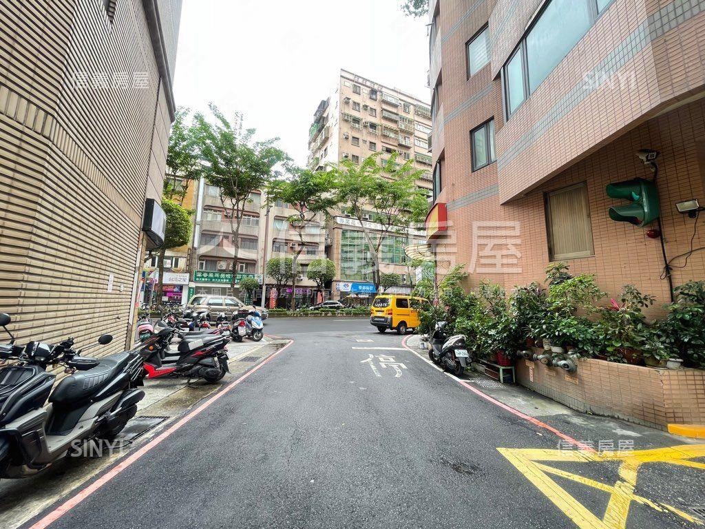 中租理想家坡機Ｂ１車位房屋室內格局與周邊環境