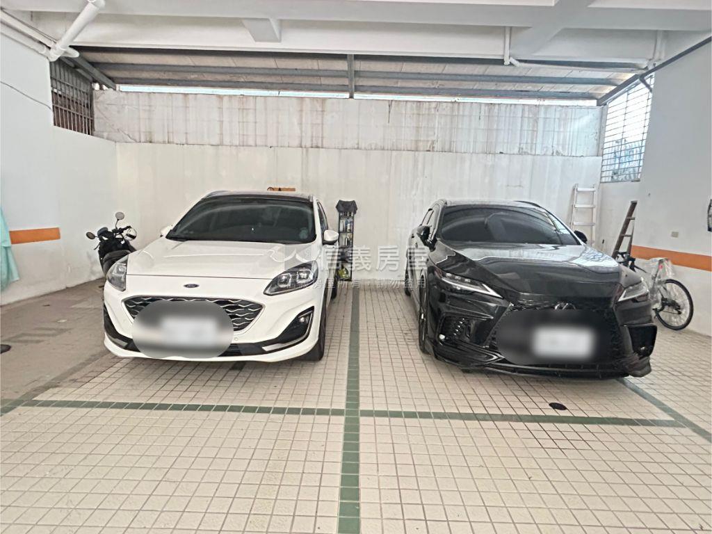 中央新村面公園平面車位房屋室內格局與周邊環境