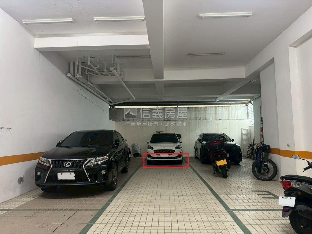 中央新村面公園平面車位房屋室內格局與周邊環境