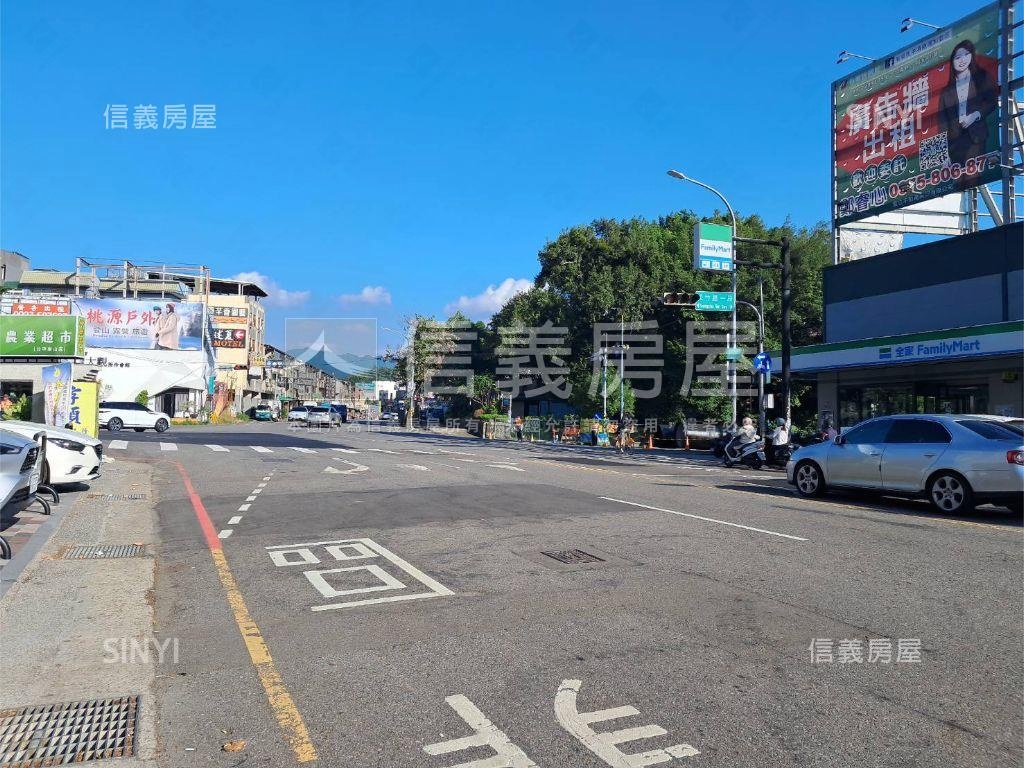 松竹東山路口社區美墅房屋室內格局與周邊環境