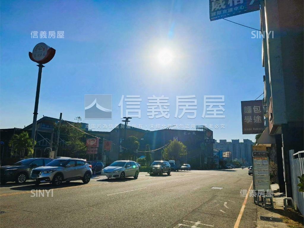 松竹東山路口社區美墅房屋室內格局與周邊環境