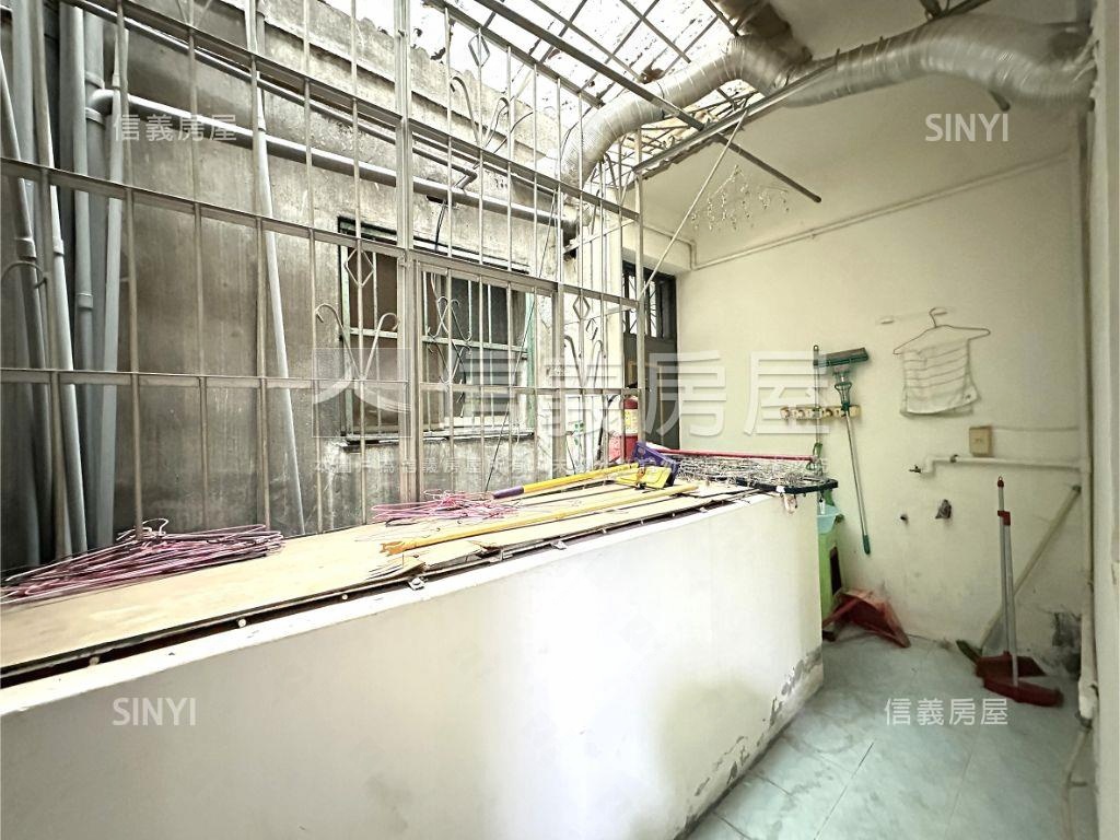 三重國小ＲＣ小資收租寶房屋室內格局與周邊環境