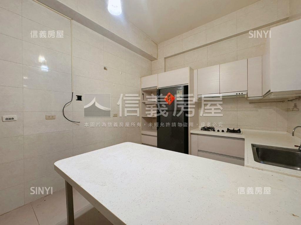 近水湳經貿臨路透天房屋室內格局與周邊環境