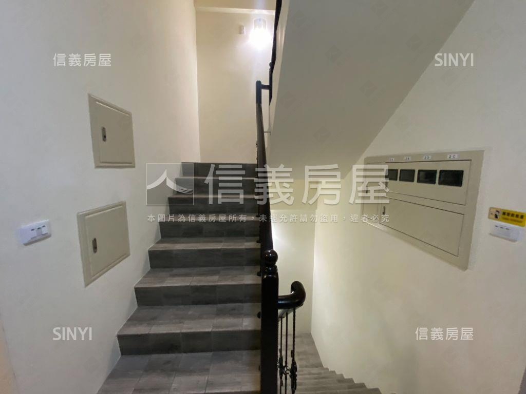 北區原子街１５間房的透天房屋室內格局與周邊環境