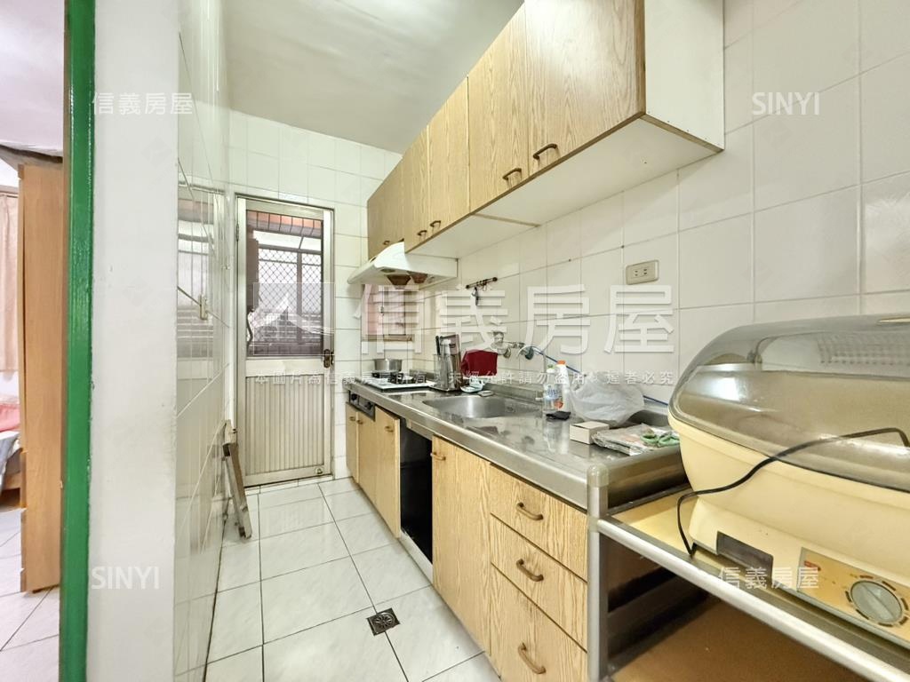 近新光三越超值美兩房房屋室內格局與周邊環境