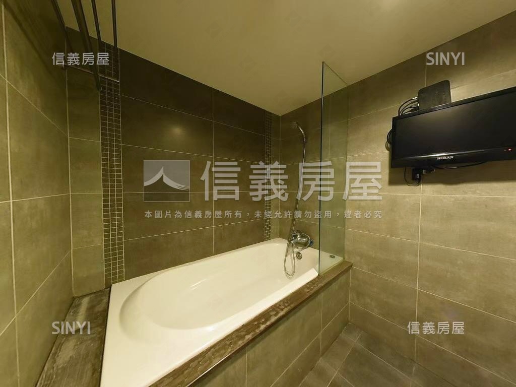 稀有華固ＭＯＭＡ挑高豪邸房屋室內格局與周邊環境