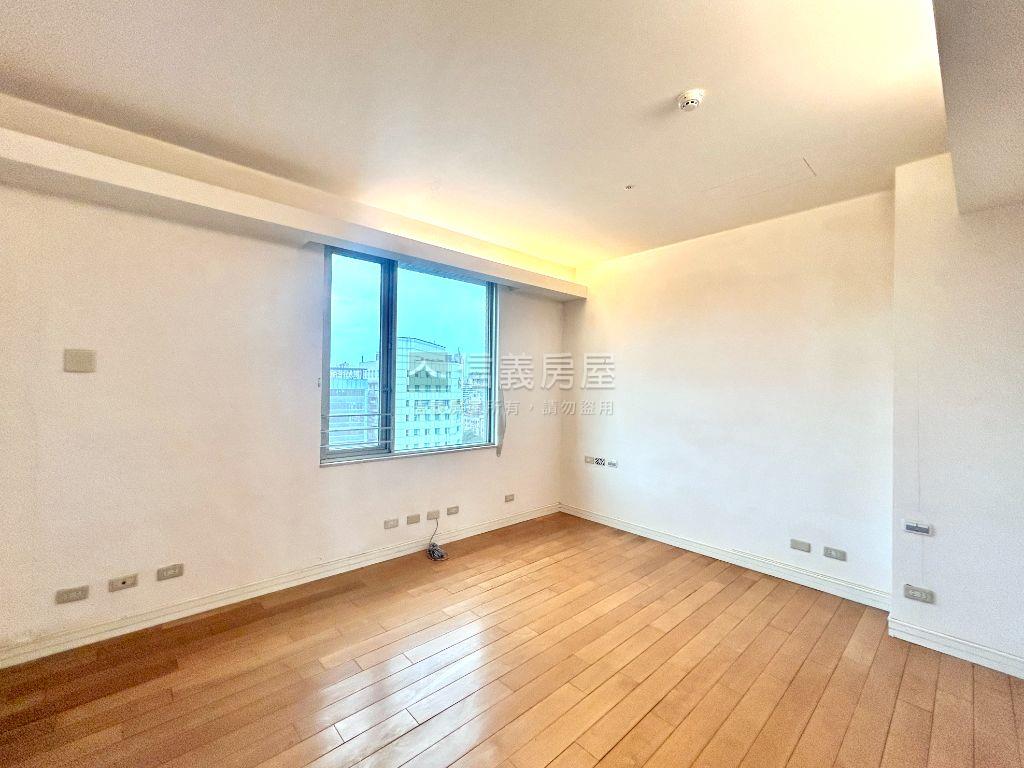 仁愛中南海頂樓大戶房屋室內格局與周邊環境