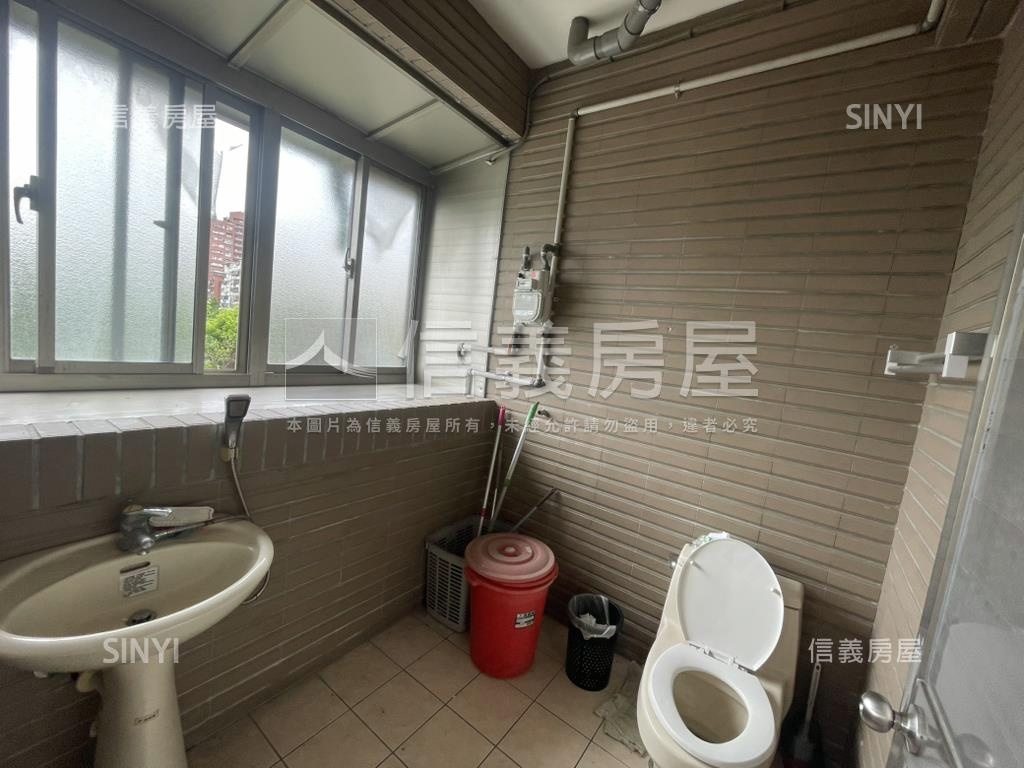 電梯三房好規劃機能佳房屋室內格局與周邊環境