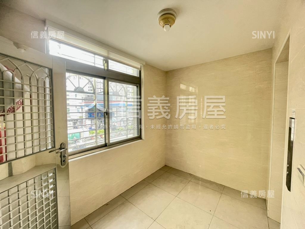 電梯三房好規劃機能佳房屋室內格局與周邊環境
