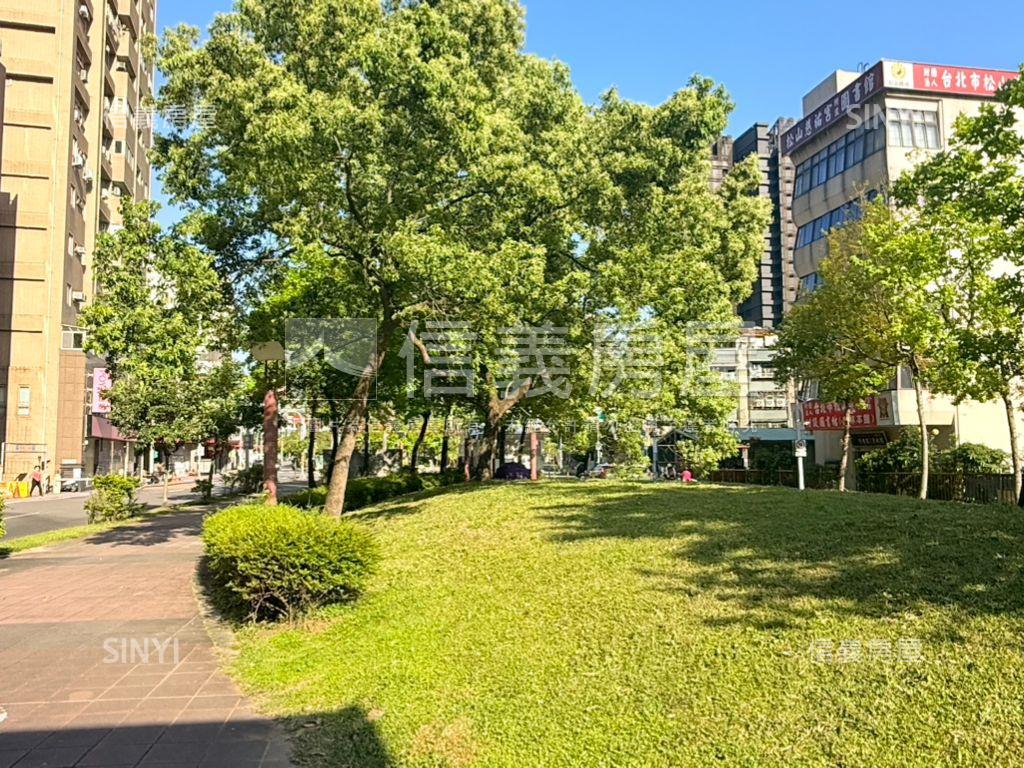 近松山捷運電梯有車位房屋室內格局與周邊環境