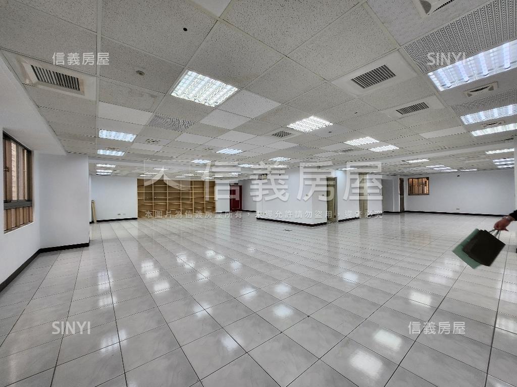 經國路台北捷豹百坪商辦房屋室內格局與周邊環境