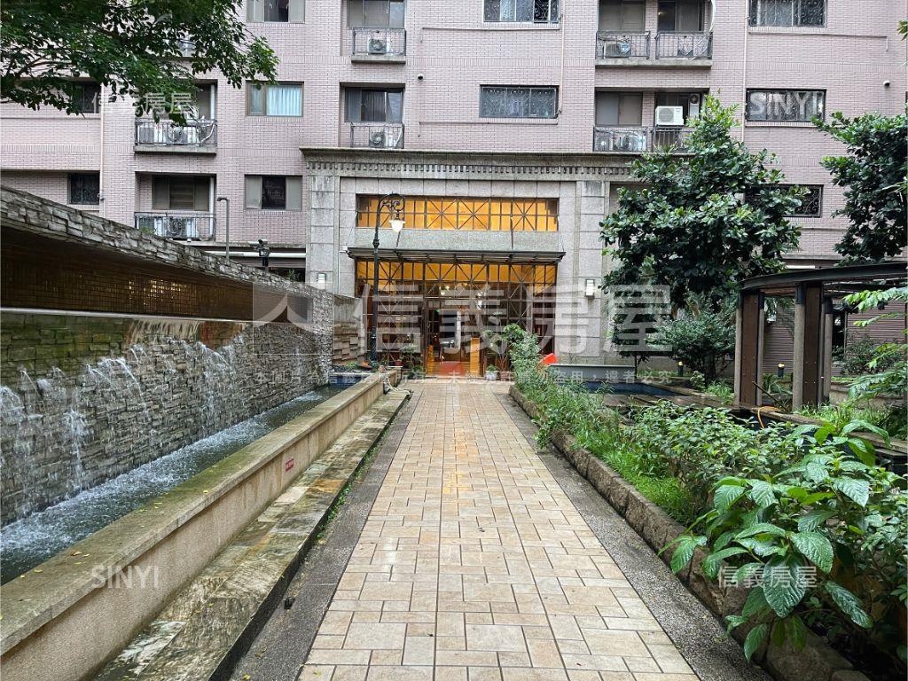 仁愛錄高樓層露台兩房車位房屋室內格局與周邊環境