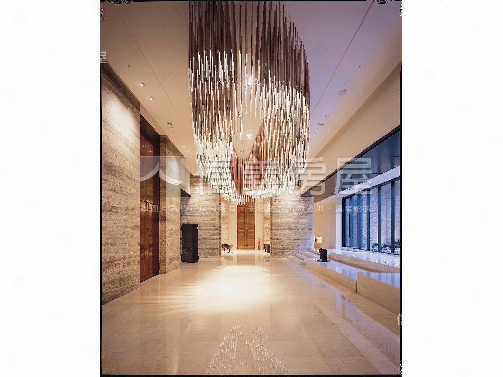 由鉅朝南美視野附三平車位房屋室內格局與周邊環境