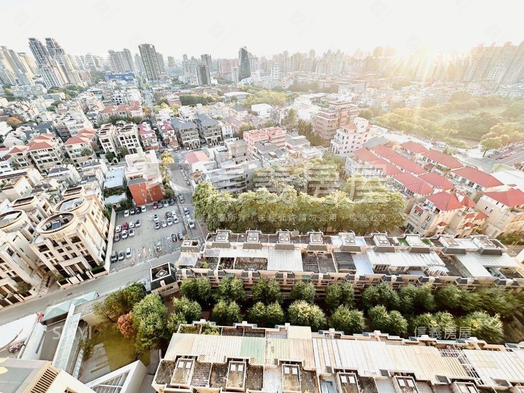 由鉅朝西南美視野三平車位房屋室內格局與周邊環境