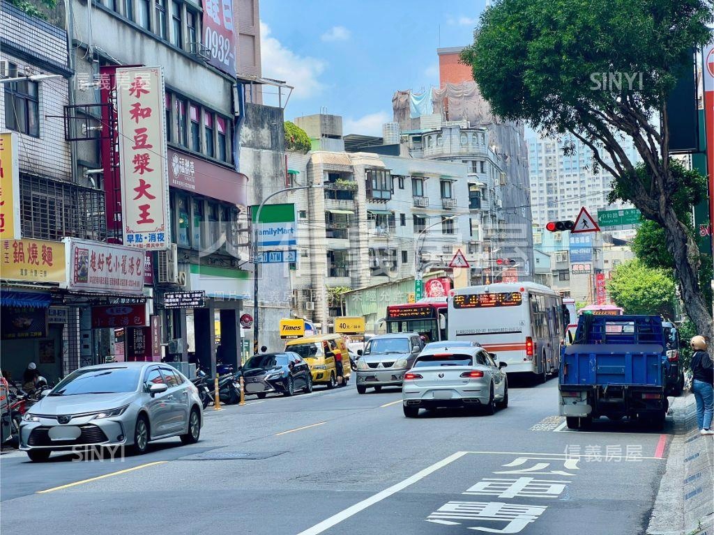 豪傑景觀大空間有車位房屋室內格局與周邊環境