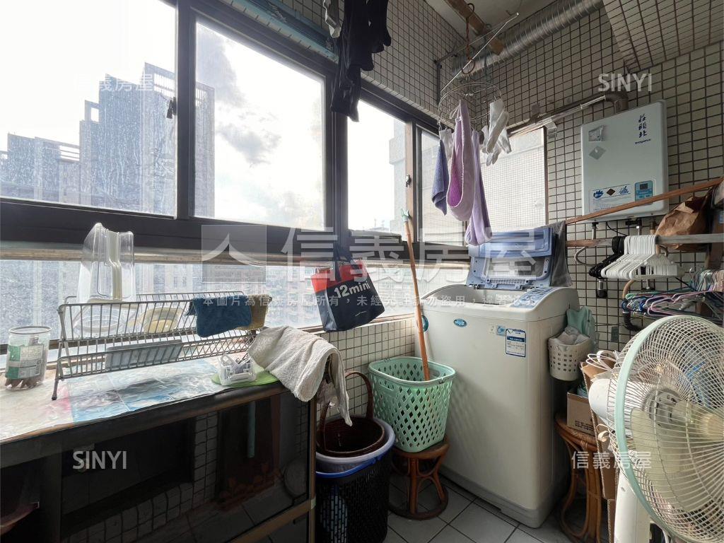 榮富幸福高樓邊間三房車位房屋室內格局與周邊環境